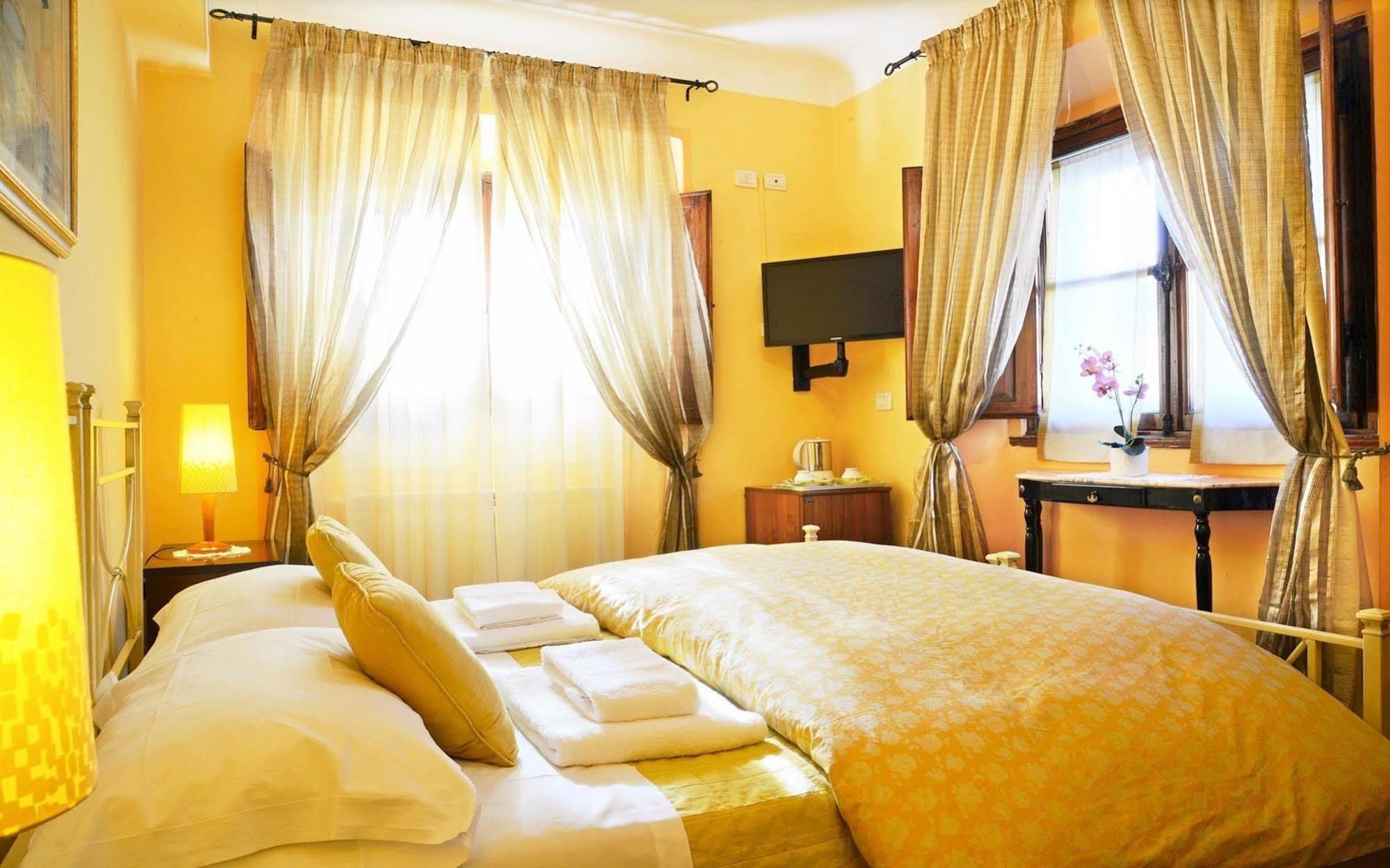 Sani Tourist House Hotel Флоренция Екстериор снимка